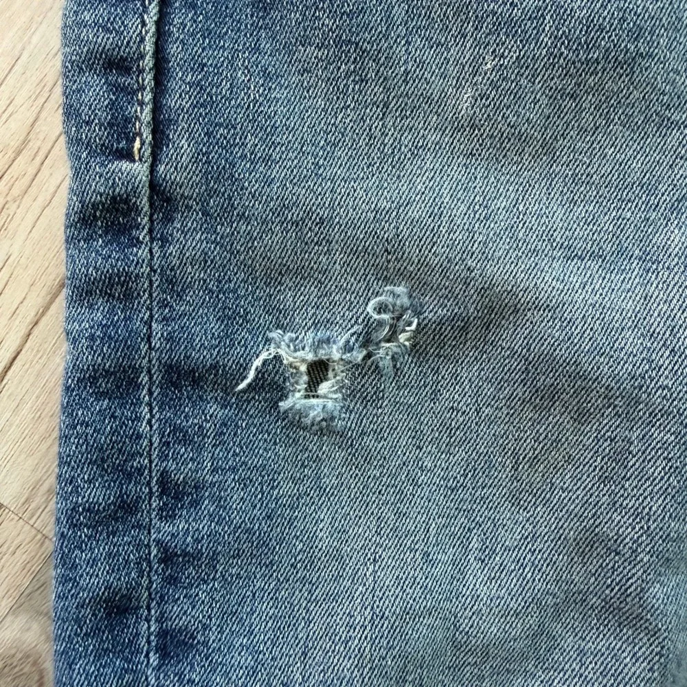 MOTHER Dazzler Mid Rise Ankle Fray Jeans Living In Circles Blue Distressed 28